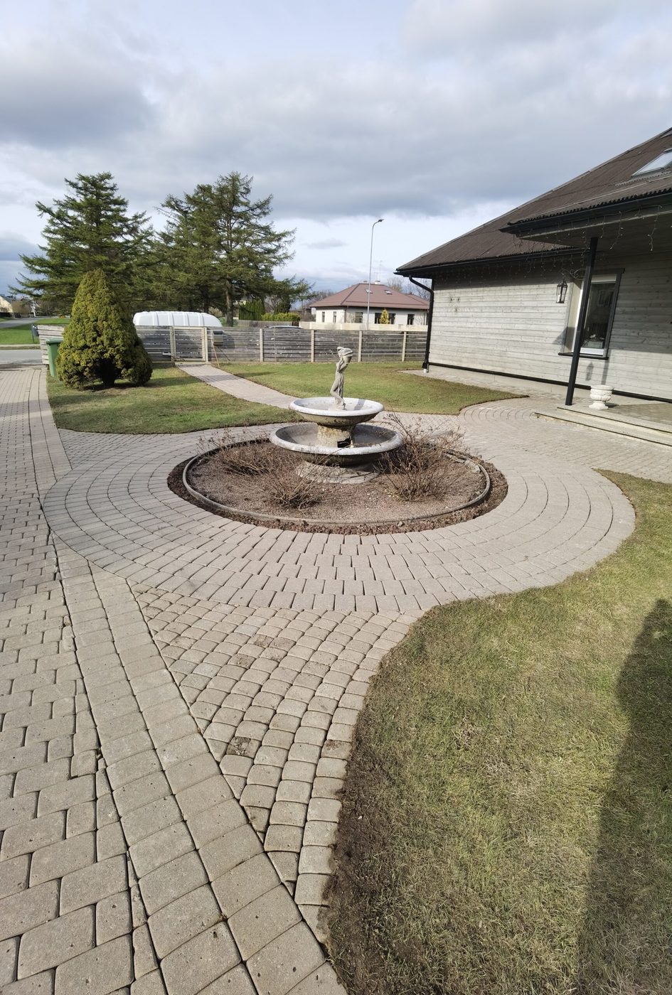 Tänavakivid pärast survepesu